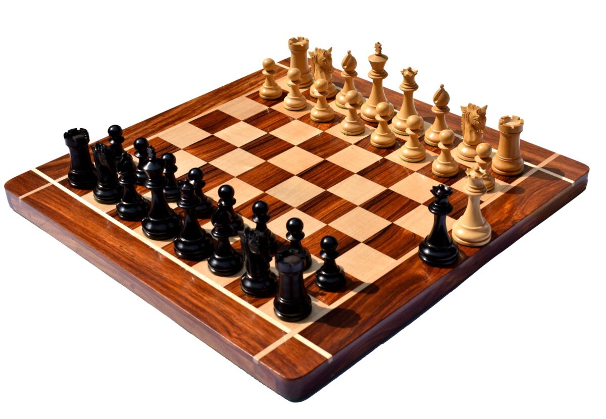 The Lord Wings Series Boxwood & Ebonized 4" King with 2" square chess board-9397